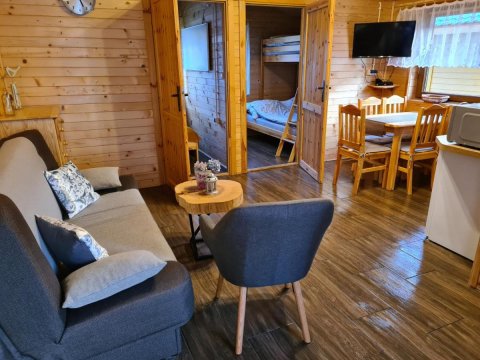 DOMKI POD ZIELONYM WZGÓRZEM