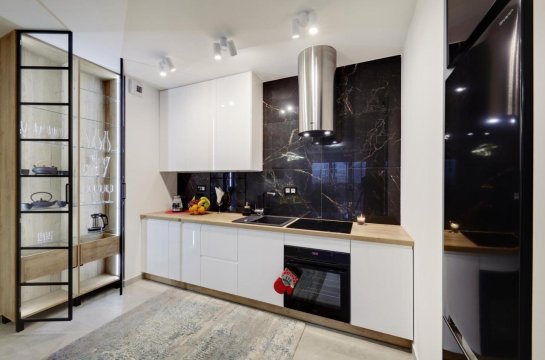 Apartament Seven Heaven, duże łóżko, kominek w salonie, parking w cenie