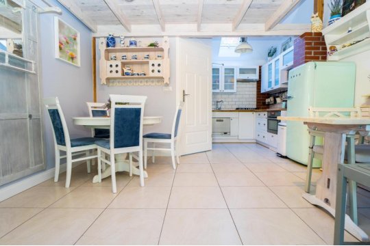 Domek z Netflixem i konsolą PS4, Bezpłatny Parking