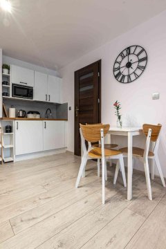 Dworek na Zakręcie - noclegi Zator