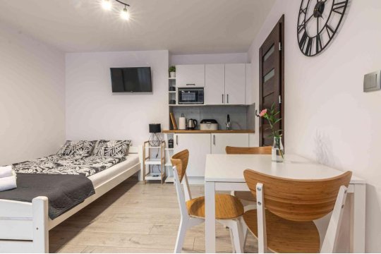 Dworek na Zakręcie - noclegi Zator