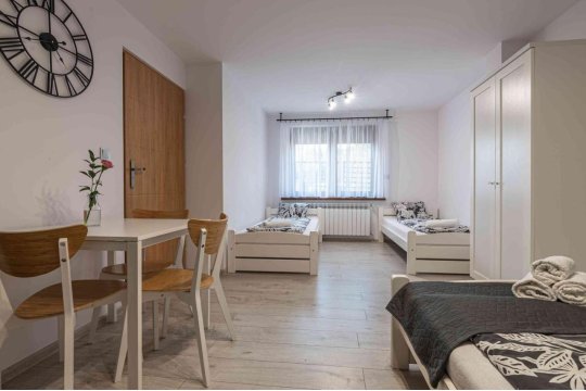 Dworek na Zakręcie - noclegi Zator