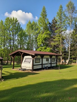Wiedźmi zakątek nad jeziorem, z dojściem do jeziora 