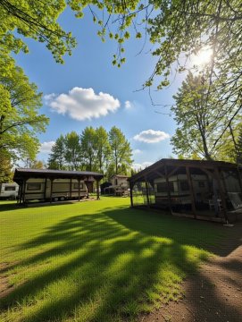 Wiedźmi zakątek nad jeziorem, z dojściem do jeziora 