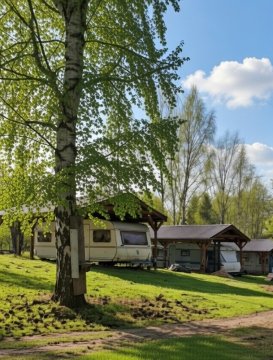 Wiedźmi zakątek nad jeziorem, z dojściem do jeziora 