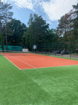 Uroczy apartament z basenem i kortem tenisowym