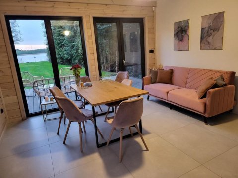 Okno Na Wodę - całoroczne domy z linią brzegową jeziora i sauną