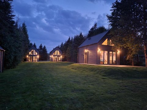 Okno Na Wodę - całoroczne domy z linią brzegową jeziora i sauną