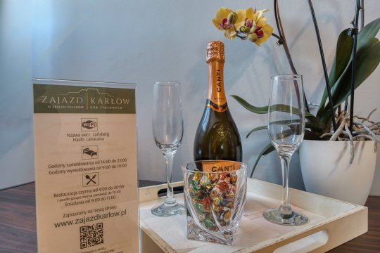 Zajazd Karłów Restauracja & Pokoje Gościnne