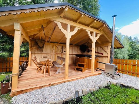 Domek w Roztokach z widokiem na Tatry, z balią i sauną