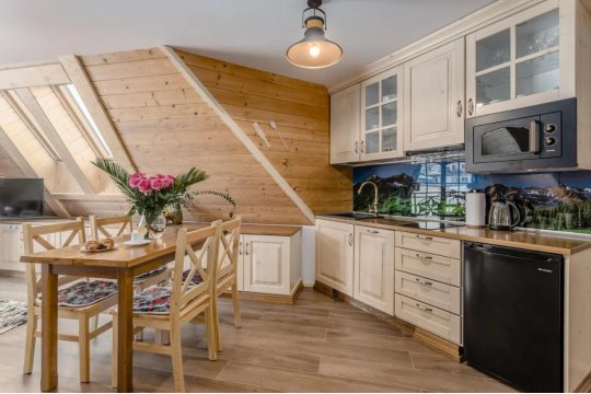 Hej Giewont , Apartament ze Skosami