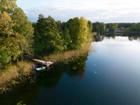 Kalwa Lake House - dom nad jeziorem z prywatnym pomostem i jacuzzi oraz sprzętem wodnym