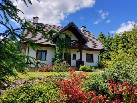 Budynek z apartamentami - Werchowyna - pokoje i apartamenty z aneksami kuchennymi