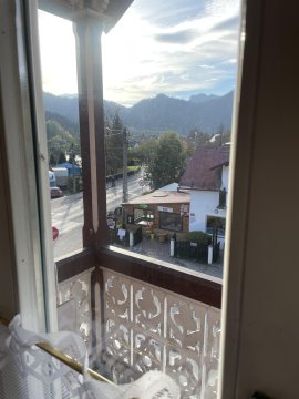 Apartament 60 m kw z 3 balkonami, widok na gory. Ogrod do dyspozycji, garaz.