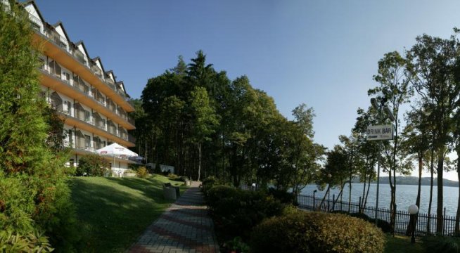 Położenie przy Jeziorze - Hotel Mazuria * * *