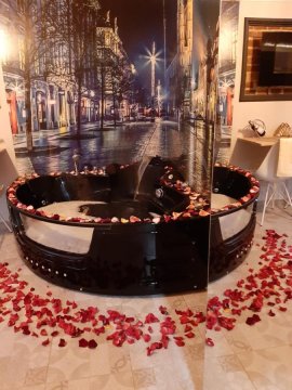 UNDERGROUND Jacuzzi Rooms