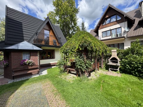 Domek z pokojami nr 6 i 7 oraz altanka i girll. - Pokoje gościnne "Cicha Uliczka"