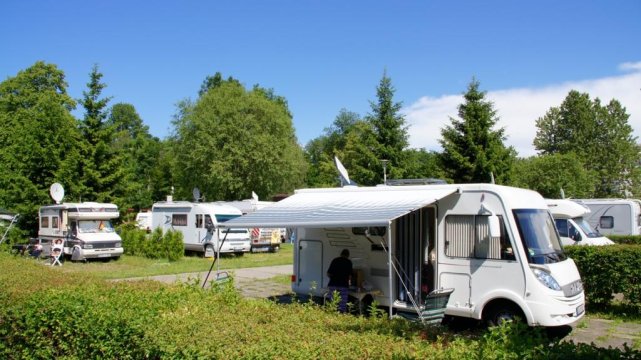 stanowiska dla camperów w Kołobrzegu - Camping Baltic - domki, pole namiotowe