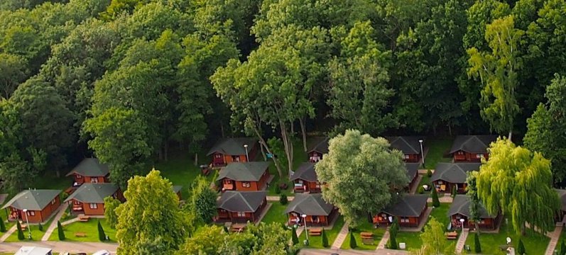 domki kempingowe obok parku - Camping Baltic - domki, pole namiotowe