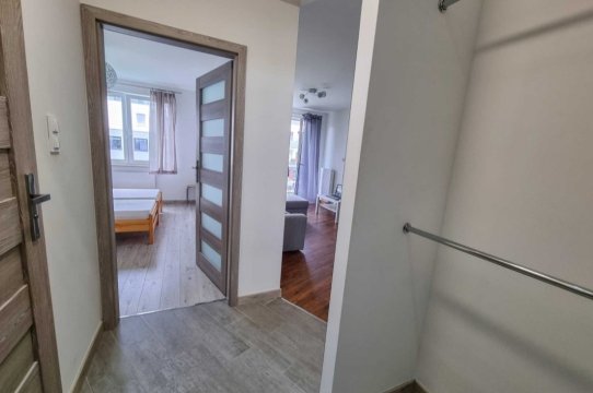 Przestronne mieszkanie na parterze domu z ogrodem