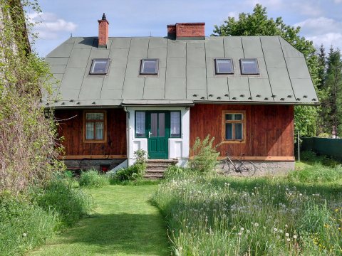 Karolówka Nad Osławą widok od strony rzek - Karolówka Nad Osławą apartament na wyłączność z dużym ogrodem nad rzeką.
