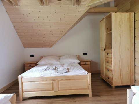 DOMEK POD CZEREMCHĄ