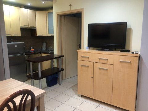 pRZYTULNY dwupokojowy apartament a aneksem kuchennym, własnym zielonym ogródkiem