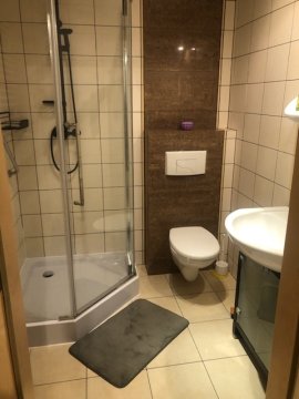 pRZYTULNY dwupokojowy apartament a aneksem kuchennym, własnym zielonym ogródkiem