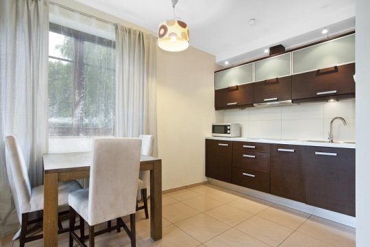 Apartament M&M, 2 pokoje, 300 m od plaży, prywatny ogródek, garaż, dla rodziny, 