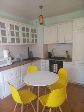 ŁADNE MIESZKANIE W PRZYJAZNEJ OKOLICY - NICE APARTMENT IN a FRIENDLY NEIGHBORHOOD