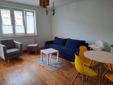 ŁADNE MIESZKANIE W PRZYJAZNEJ OKOLICY - NICE APARTMENT IN a FRIENDLY NEIGHBORHOOD