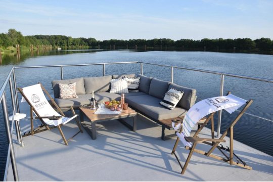 Lemuria Houseboat - pływający domek na wodzie