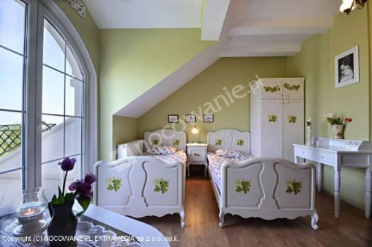 Zielone Zacisze | komfortowe pokoje z balkonami | konie, łąka, staw, sad
