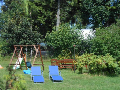Nowa Kotwica - ogród - Nowa Kotwica pokoje w centrum Jastrzębiej Góry ale na uboczu wśród zieleni