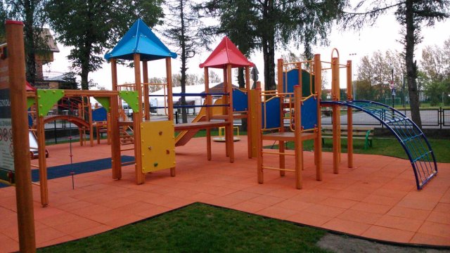 plac zabawa dla dzieci 50m od pensjonatu - Dorotka - blisko morza i tanio