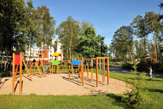 plac zabaw - Apartamenty Kołobrzeg Osiedle Polanki