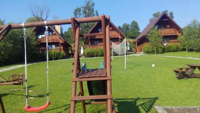 Plac zabaw. Całoroczny domek Stokrotka Łobozew koło Soliny - blisko zapory solińskiej, idealny dla rodzin, spokój i cisza.