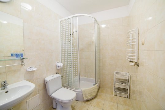 Łazienka w pokoju hotelowym - Ośrodek Wypoczynkowy Wiga Kołobrzeg | Pokoje 550 metrów od plaży 