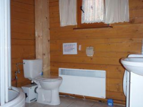łazienka na parterze - Drewniane domki w Polanicy Zdrój. Duży ogród z miejscem na ognisko, rowery