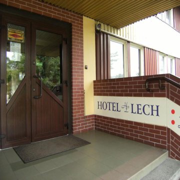 Hotel z zewnątrz - Hotel LECH