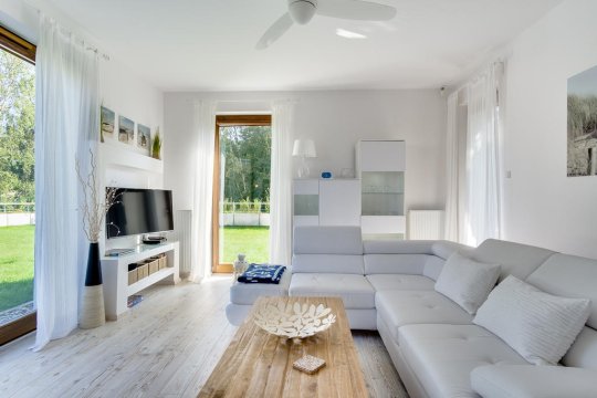 salon - Apartament z ogrodem, tarasem i garażem