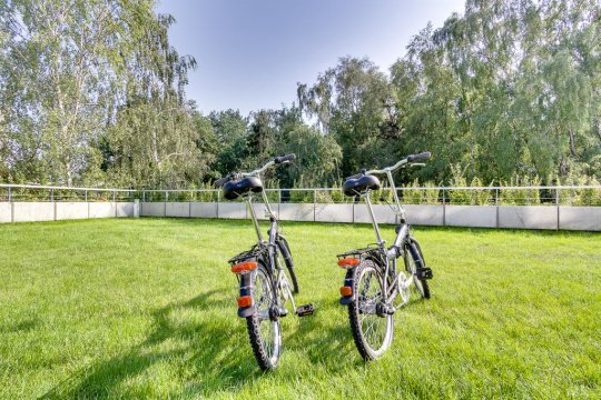ogród, rowery - Apartament z ogrodem, tarasem i garażem