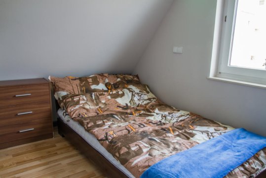 pokój_01 2-os_łóżeczko - Baltica365 -  Pokoje 70 metrów od plaży