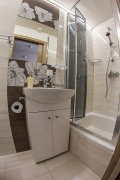 apartament 02, 4-5_os_prysznic - Baltica365 -  Pokoje 70 metrów od plaży