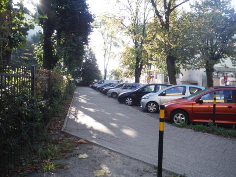 Możliwość bezpłatnego parkowania samochodu - Apartamenty i mieszkania w Sopocie położone blisko plaży i Deptaka