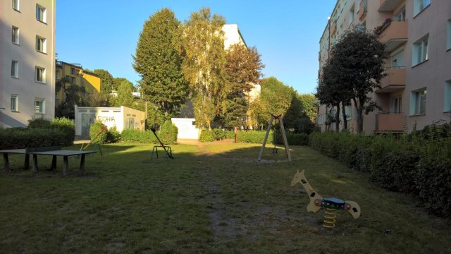 Plac zabaw na ogrodzonej posesji - Apartamenty i mieszkania w Sopocie położone blisko plaży i Deptaka