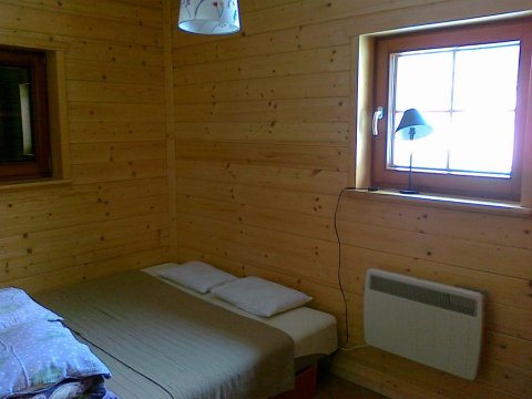 sypialnia na parterze - Chata Przesieka | Dla miłośników ciszy, spokoju i wspaniałych krajobrazów