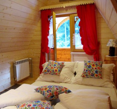 Góralskie domki z klimatem i duszą w Tatrzańskim Parku Narodowym.