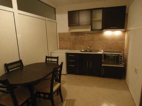 Apartament składa się z z dwoma sypialnymi pokojami , przedpokój z kątem kuchennym, taras  + klimatyzację. - Villa-Reny  Obzor Bułgaria