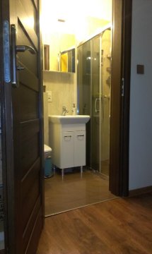 łazienka z kabiną - Kwatery Prywatne
